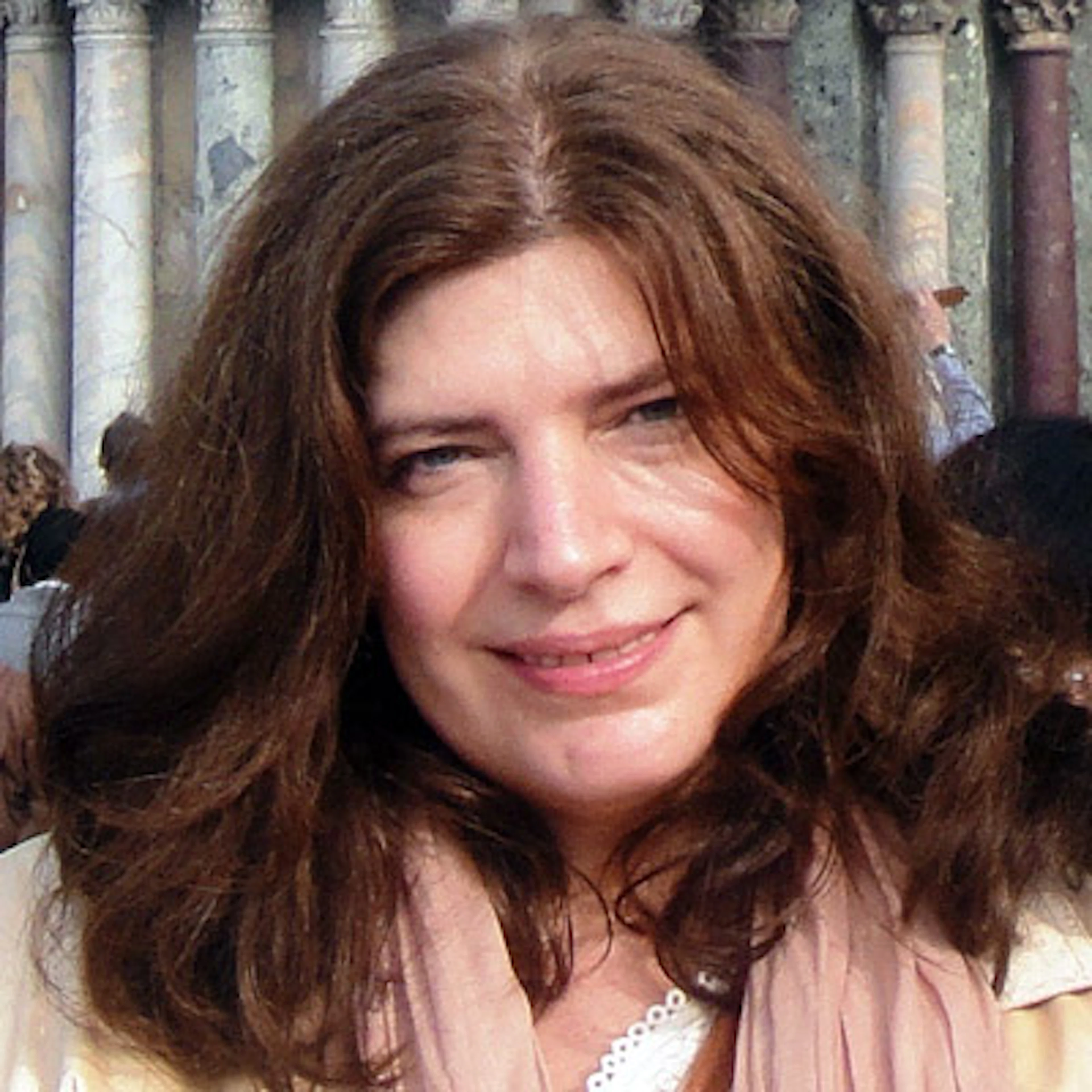 Portret Dr. Mihaela Bucurenci