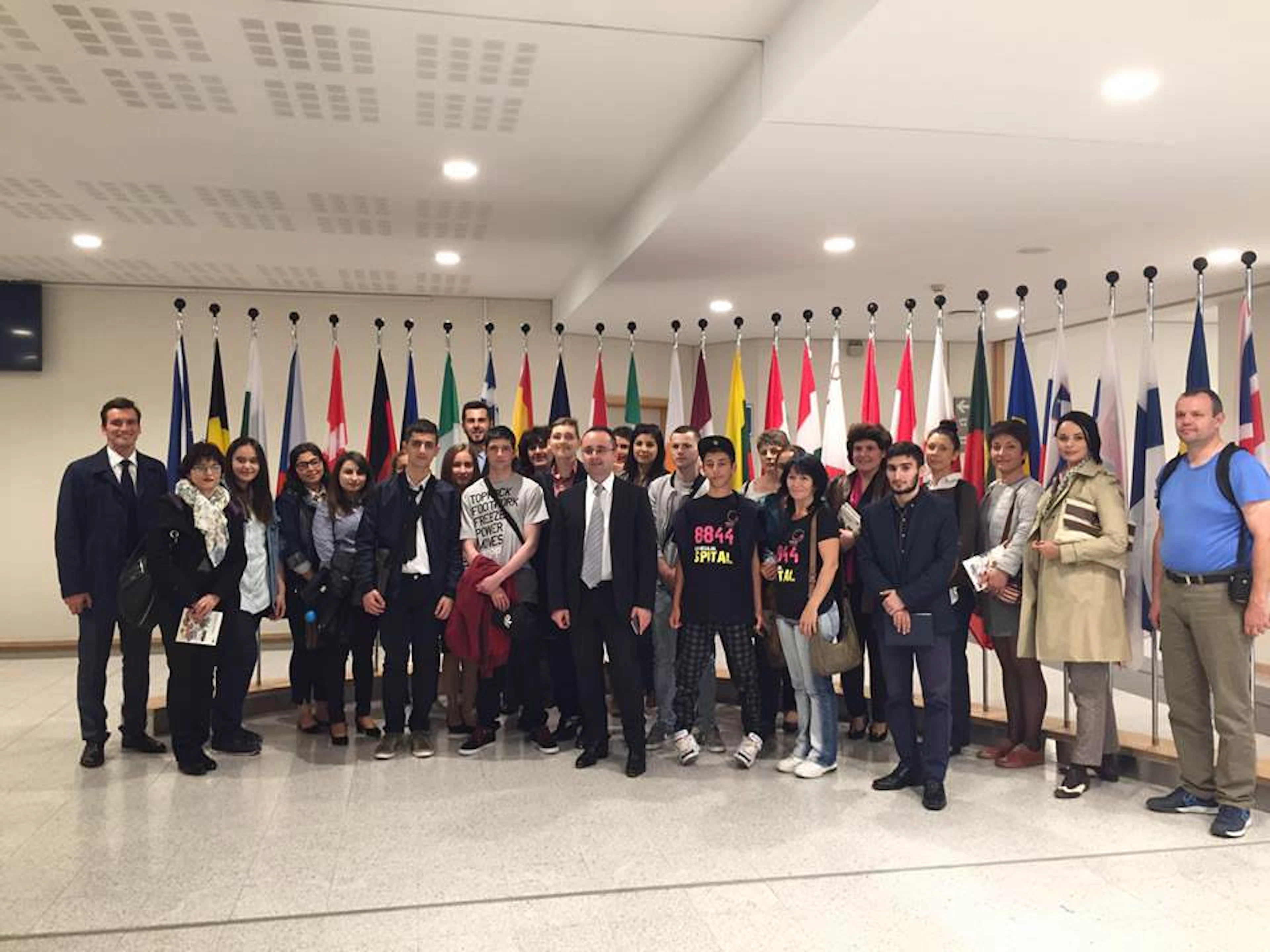 Daruieste Aripi trimite la Bruxelles, la sediul Parlamentului European, cinci elevi olimpici constanteni!