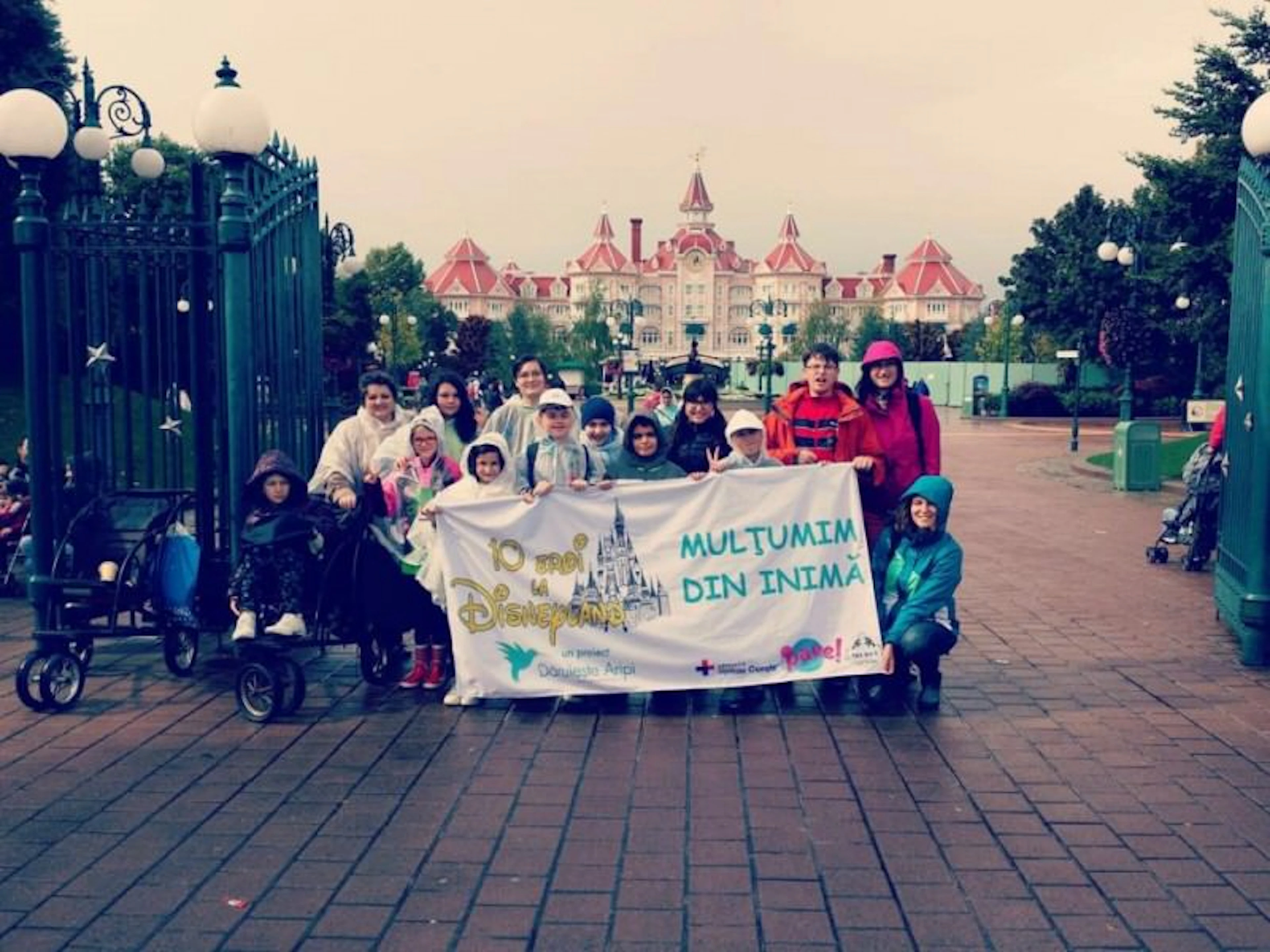10 eroi la Disneyland