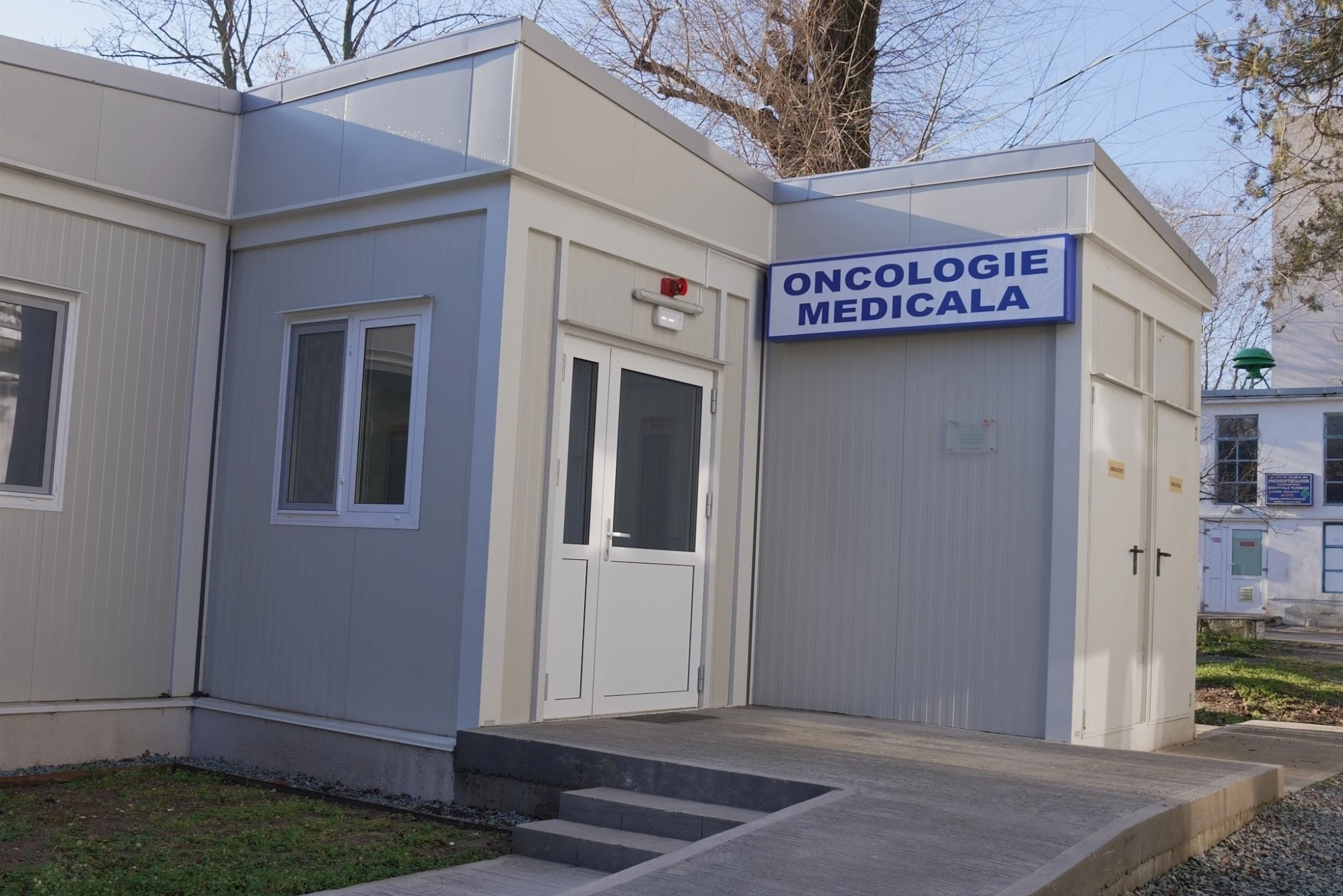 Ansamblul modular de spitalizare de zi, văzut din exterior