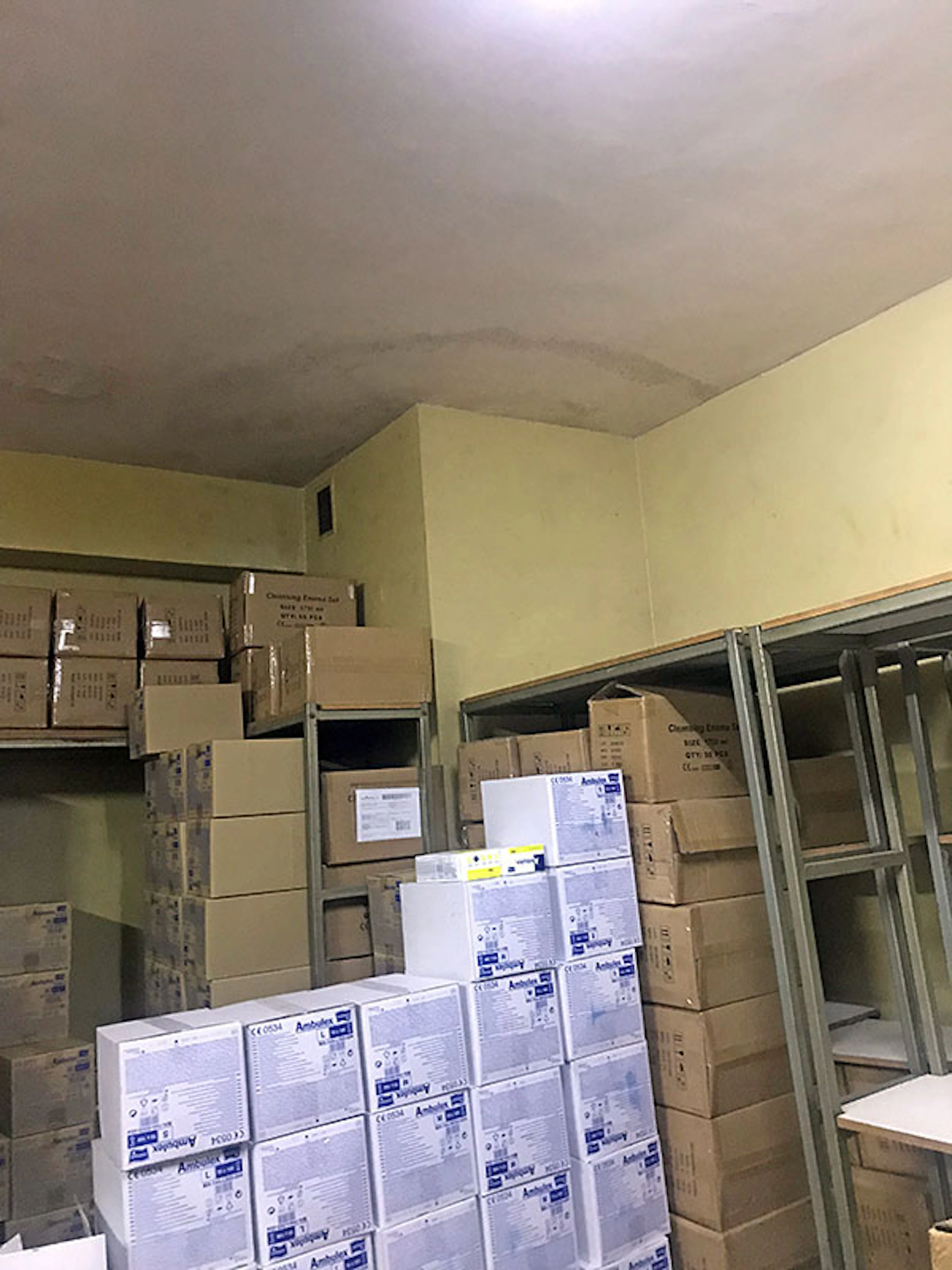 Spațiul de lângă aparatul RMN, înainte de amenajare