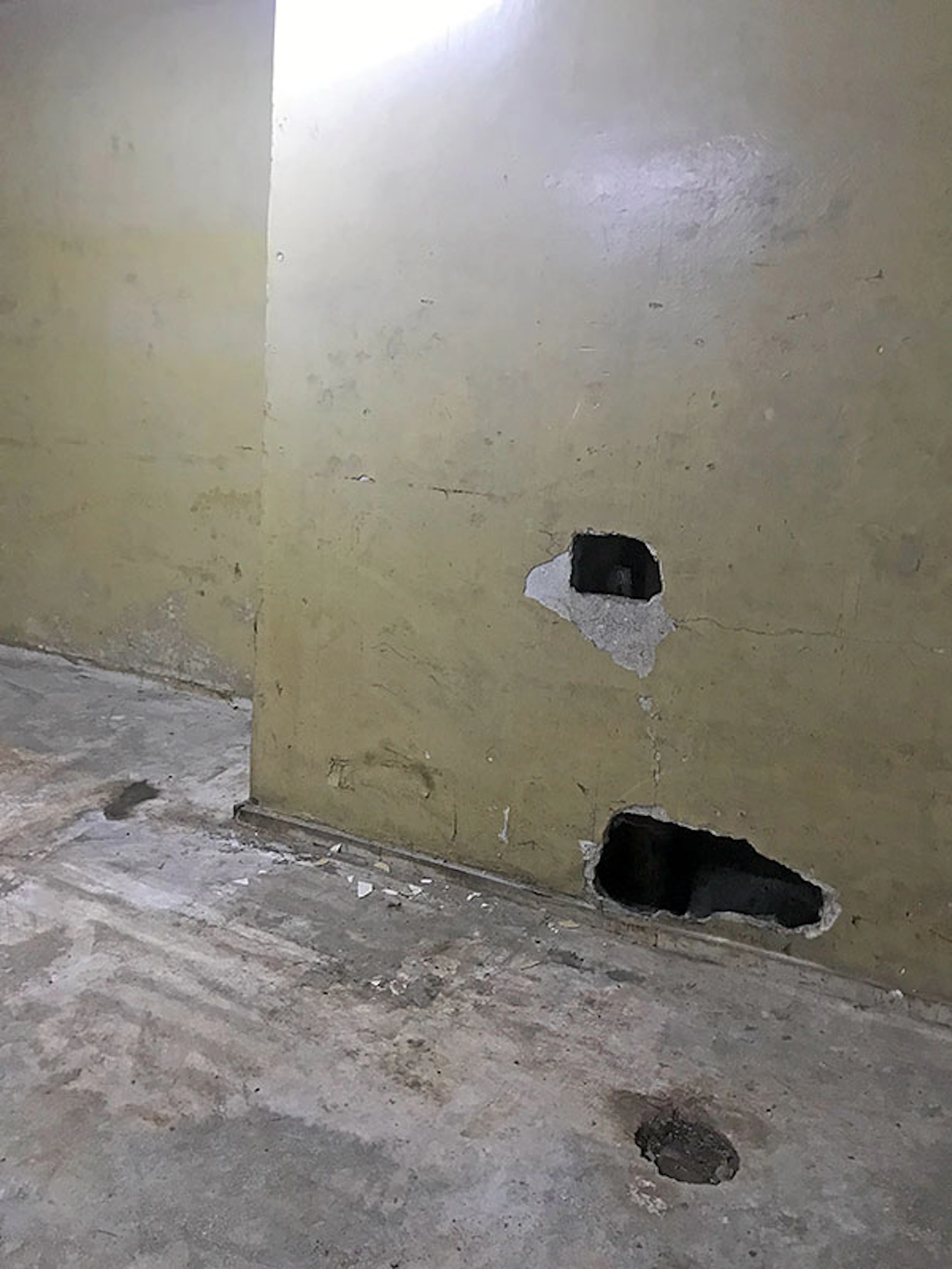 Spațiul de lângă aparatul RMN, înainte de amenajare